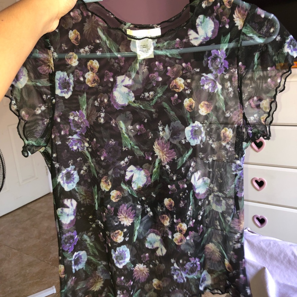 Short Sleeves Sheer Floral Shirt!